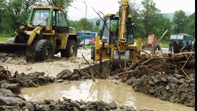 A fost potop în Suceava. Drum naţional blocat din cauza inundaţiilor