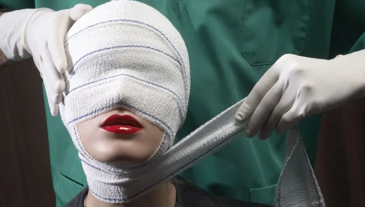 Un chirurg plastician și-a operat soția 20 de ani. O voia ”perfectă.” Cum arată acum. Dumnezeule!