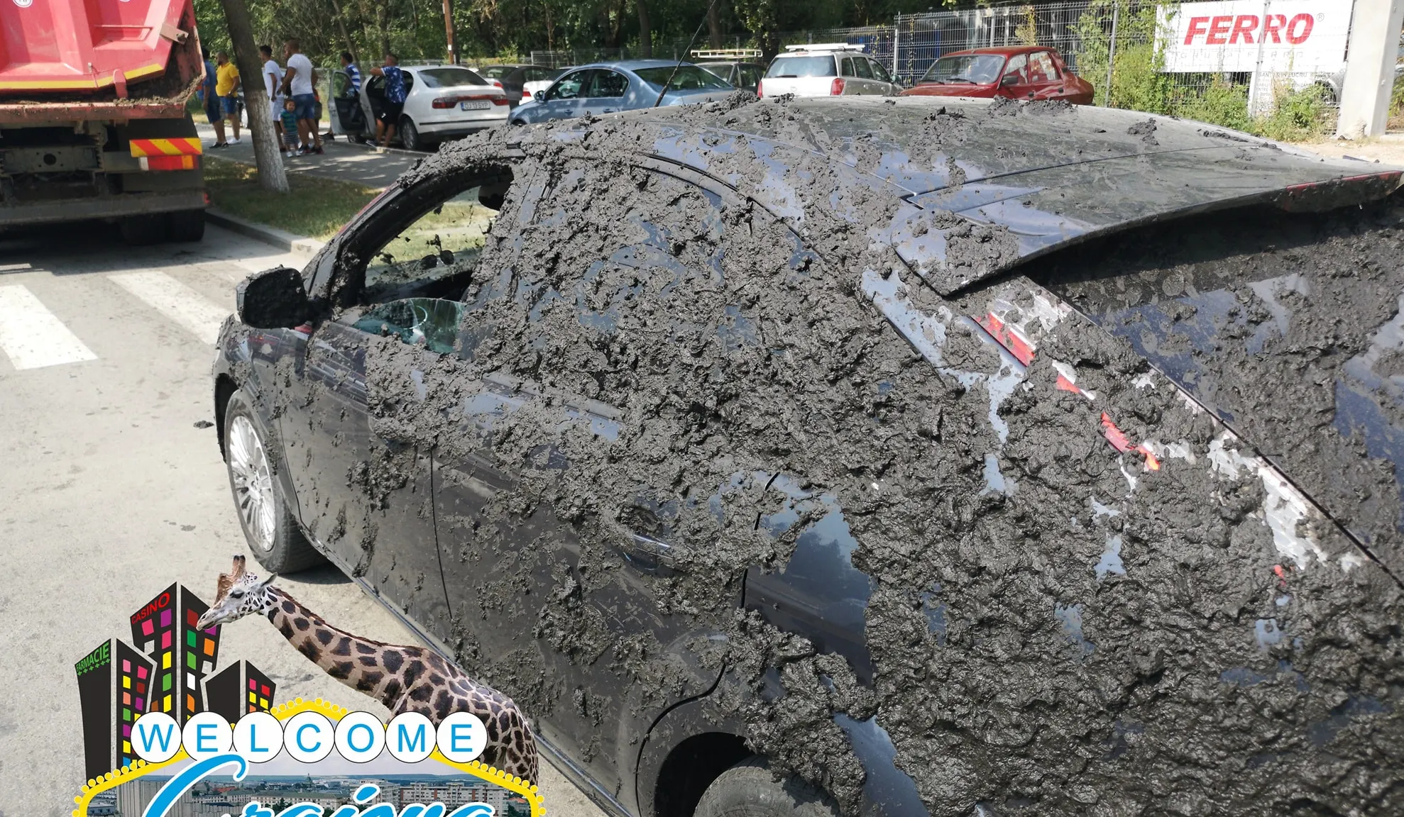 Nămol de epurare vărsat peste două autoturisme aflate în trafic. Cum s-a întâmplat aşa ceva 
