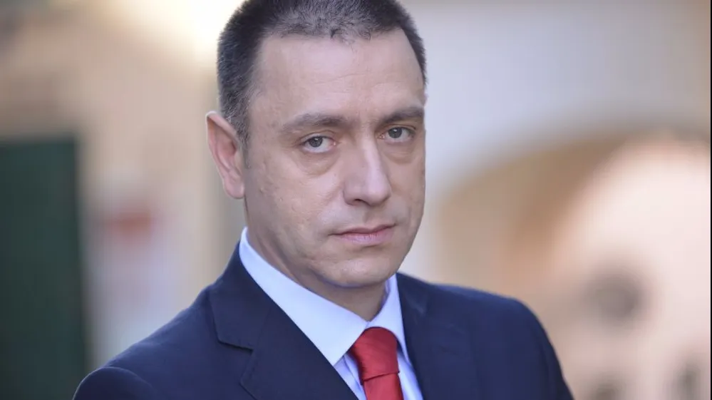Cum răspunde Fifor după ce Opoziția i-a cerut demisia pentru gafa despre baza de la Deveselu