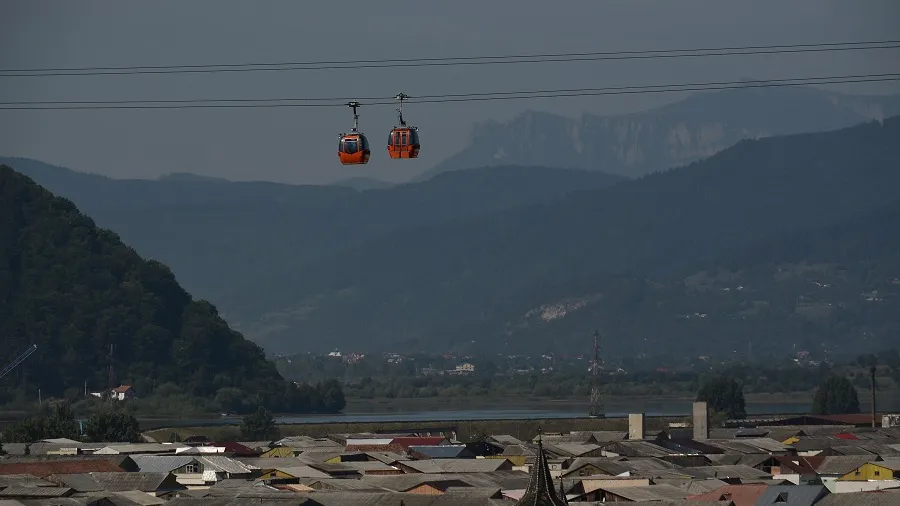16 oameni salvaţi din telegondolă la Piatra-Neamț, după ce au stat suspendați patru ore(VIDEO)