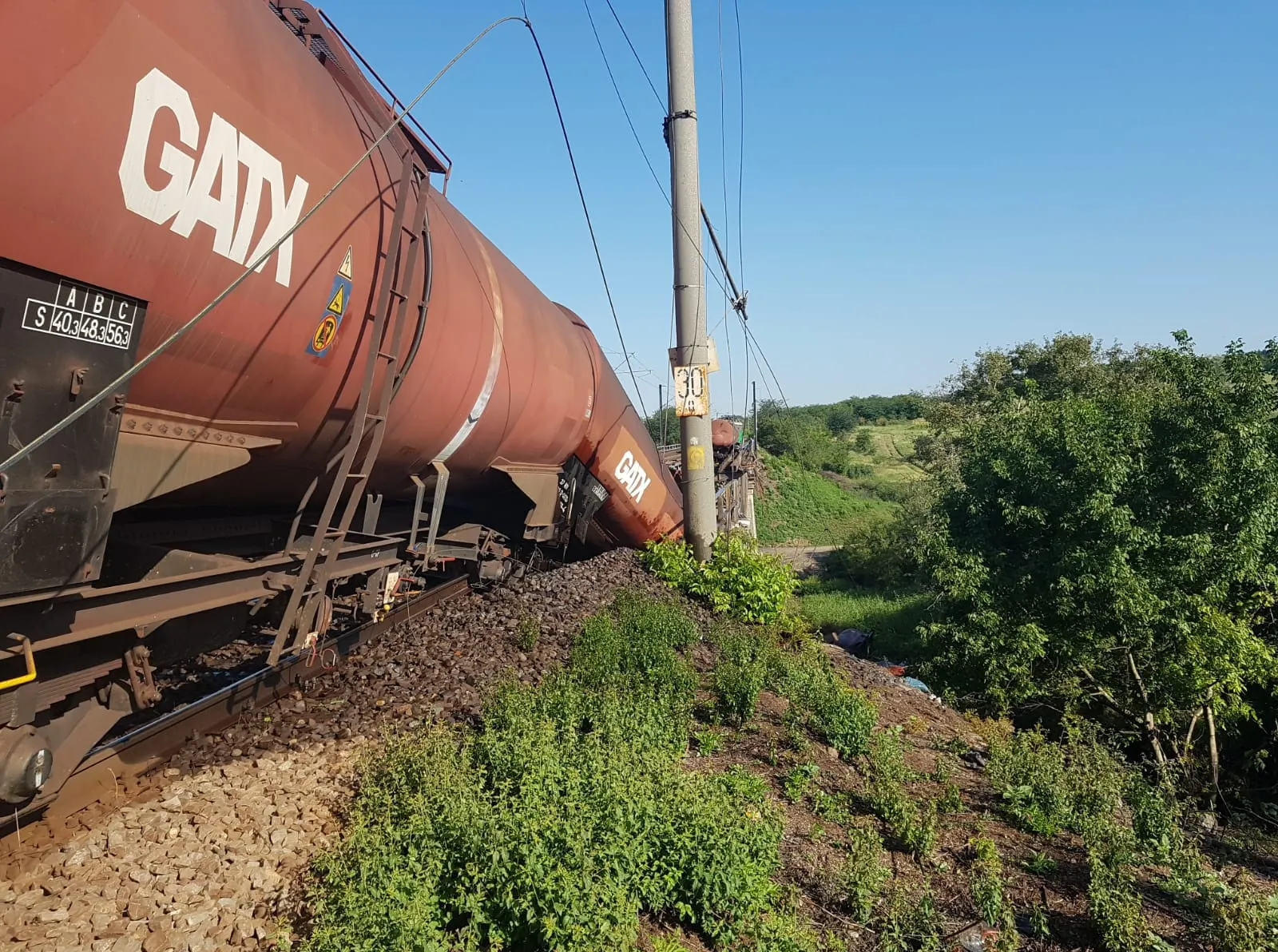 Bătaie de joc marca CFR, în plin sezon estival, toate trenurile au întârzieri uriaşe
