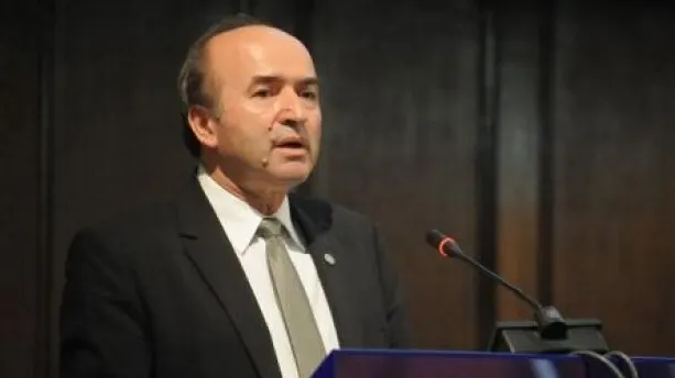 Ce spun juriştii despre OUG lui Toader pentru revizuirea sentinţelor. Ce efecte ar avea aplicarea 