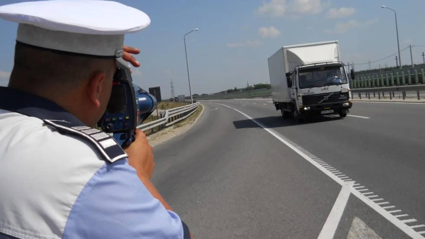 Incredibil! Cu ce viteză a fost prins un tânăr la 3 săptămâni după ce a luat permisul