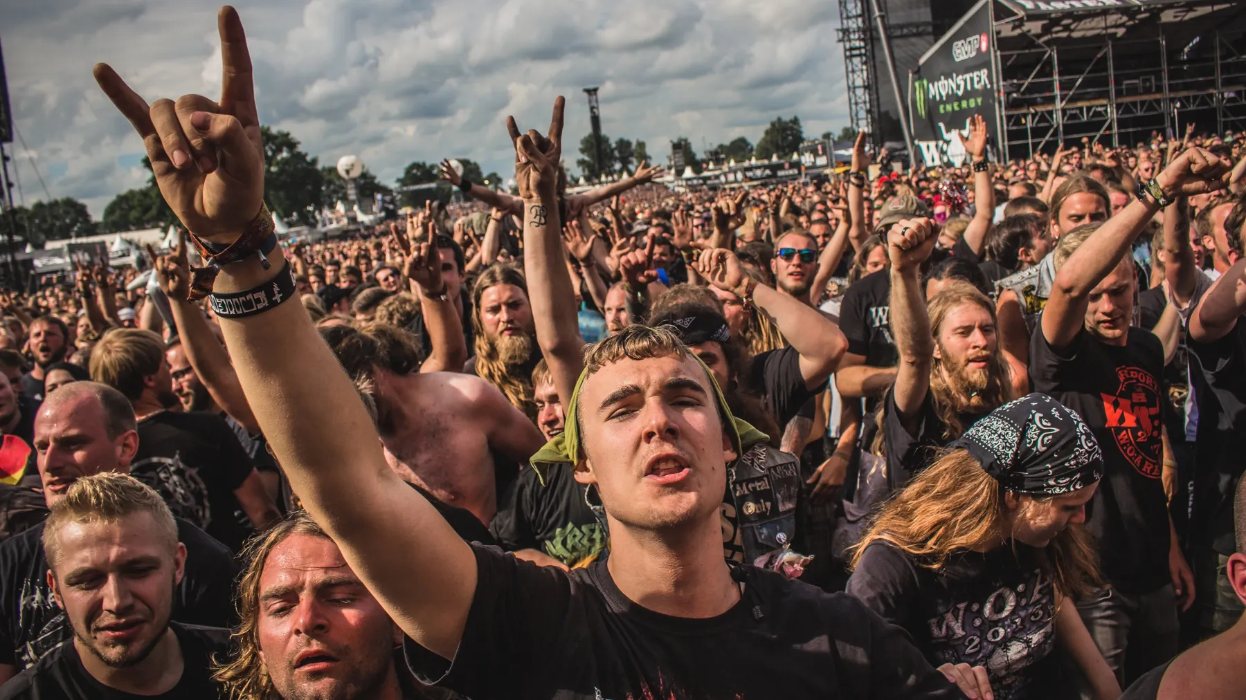 Doi bătrâni dispăruți de la un azil, găsiți la un mega-festival de muzică heavy metal