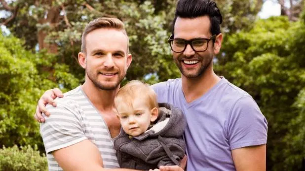 Ce se întâmplă de fapt cu copiii adoptați de cupluri homosexuale?