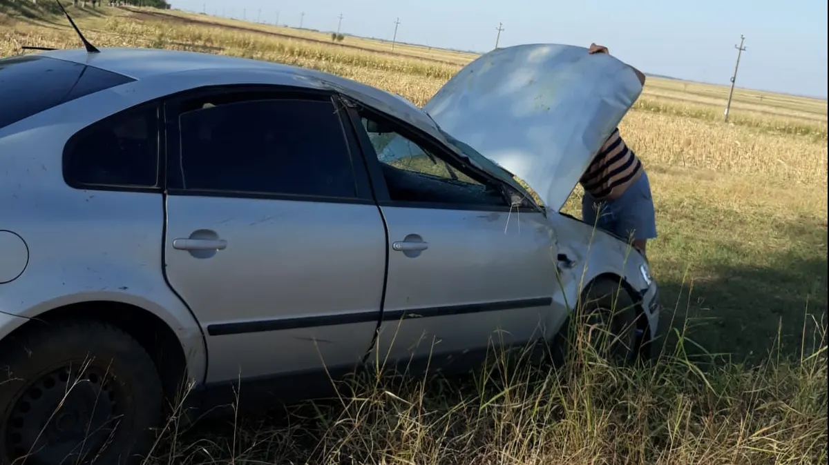 Tragedie după tragedie. O fetiţă a ajuns la spital după ce o maşină s-a făcut praf
