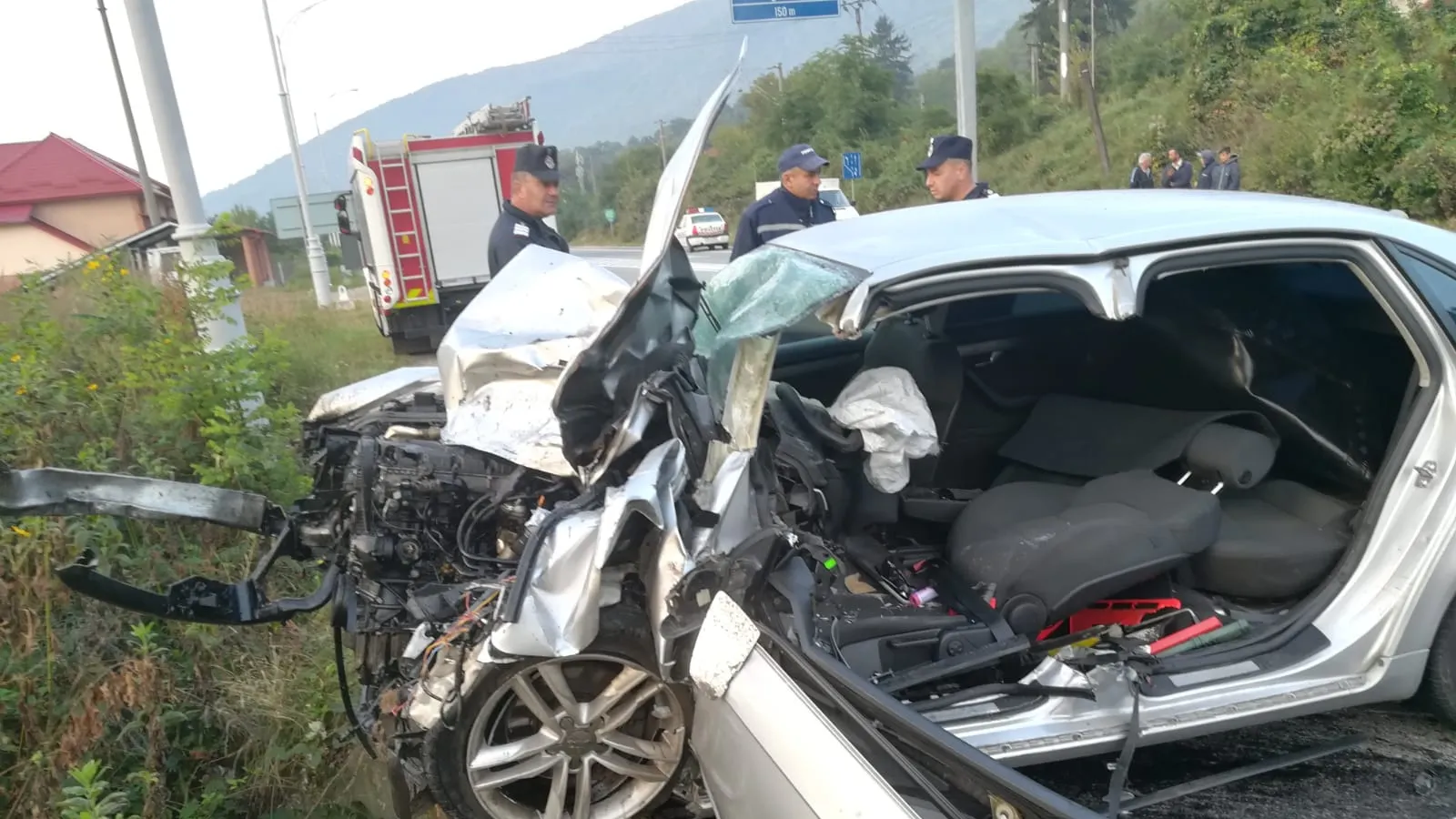 Tragedie pe şosele. Un şofer a adormit la volan şi s-a făcut praf cu maşina