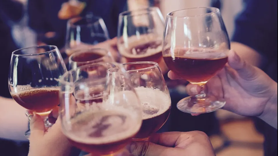 Raport tulburător. Câți oameni mor, de fapt, din cauza abuzului de alcool