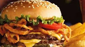 Cum pregăteşti burgerul perfect. Sfaturi de la un apreciat chef