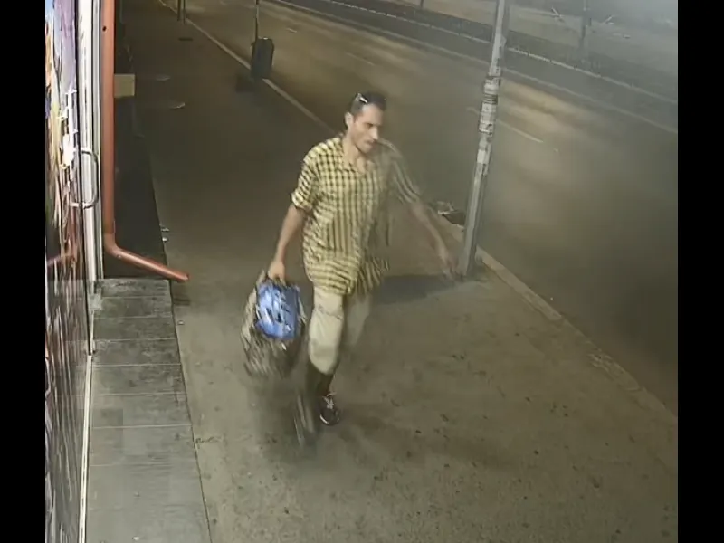Îl recunoașteți pe bărbatul din imagini? Sunați la 112 sau la Poliție!