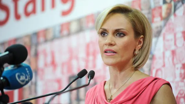 Firea: În ordinul semnat de prefect în 10 august nu se spune să se intervină cu tunuri cu apă