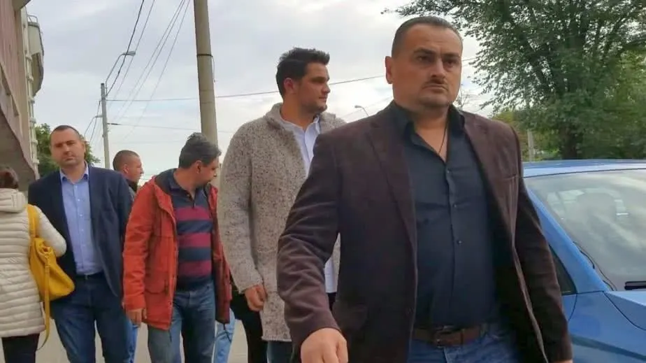 Un jurnalist a fost bruscat de bodyguarzii fiului lui Liviu Dragnea