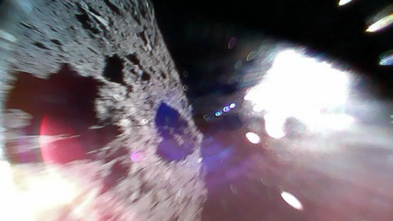 Japonezii chiar fotografiază orice! Au prins un asteroid în cele mai mici detalii. Uimitor
