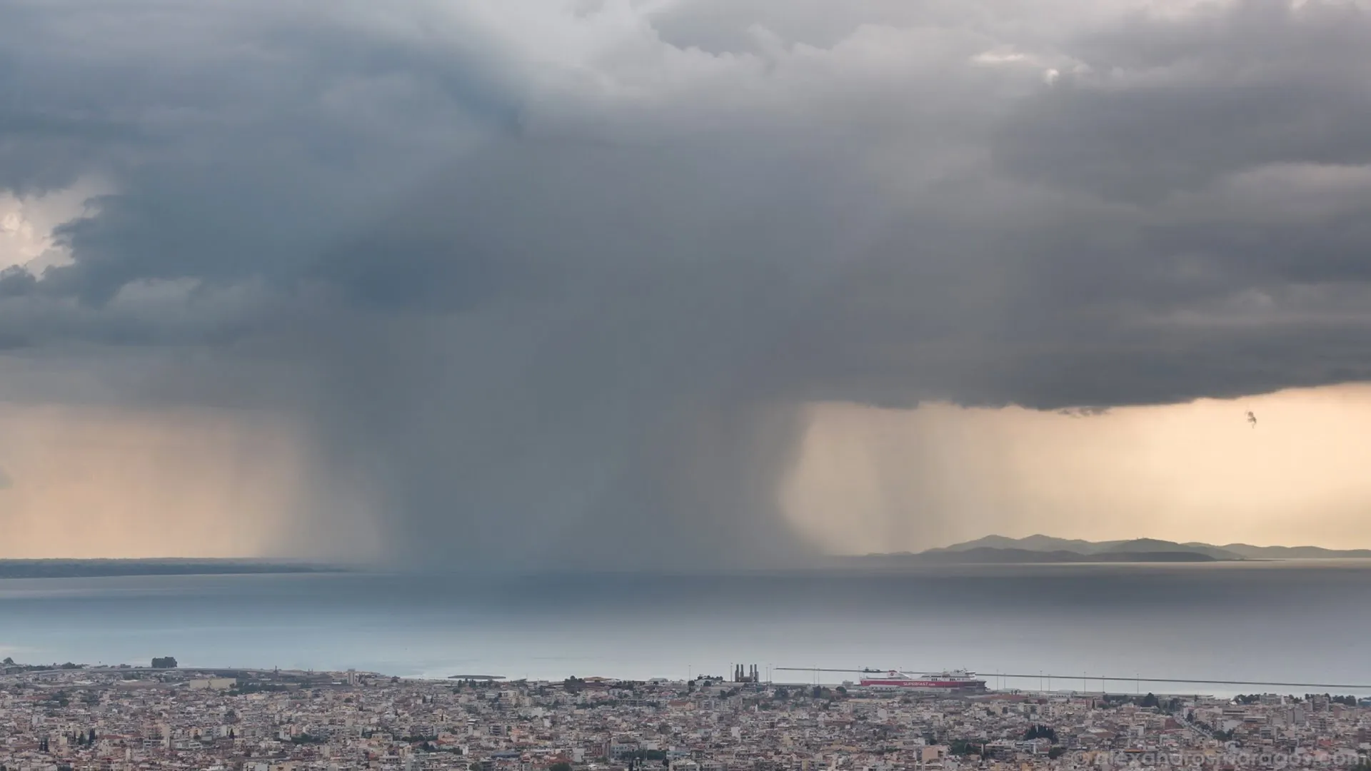 Ciclon devastator în sudul Europei. Cod roșu în Grecia. MAE lansează o avertizare de călătorie 