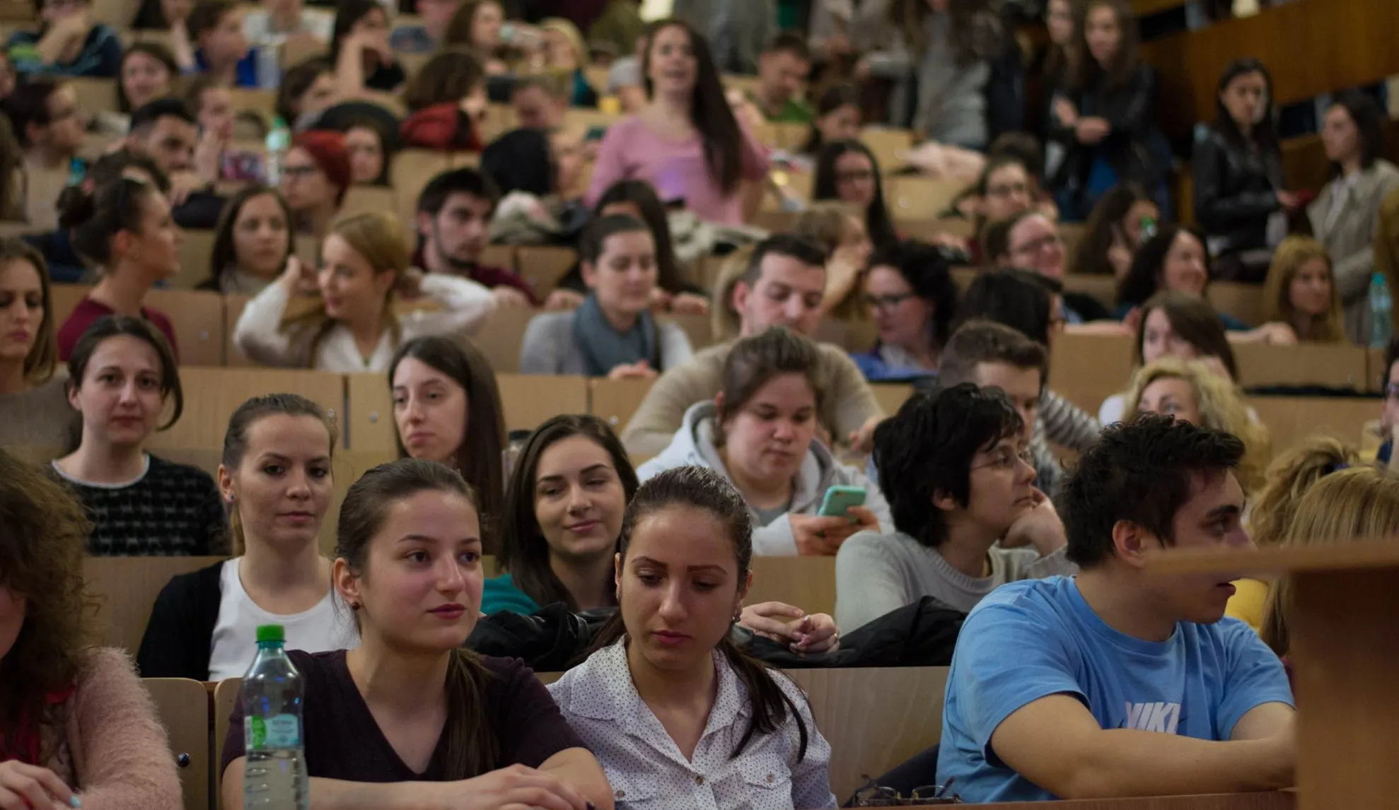 Începe un nou an universitar. Câţi studenţi există în România?