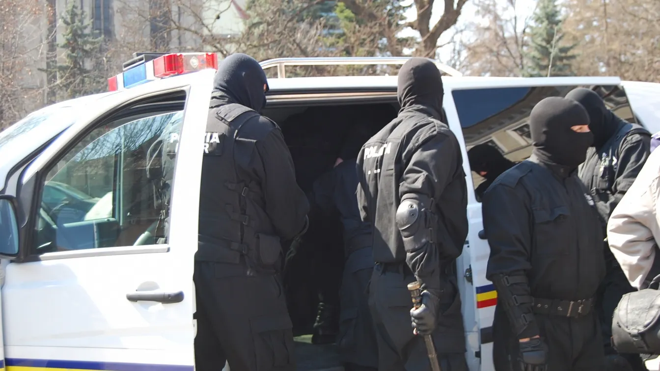 Evaziune uriașă cu maşini second hand. Polițiștii au făcut razie