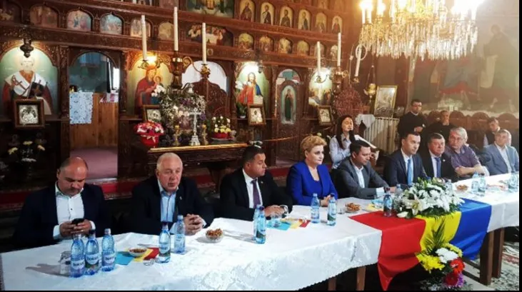 Ședință politică PSD-ALDE-PNL-PMP cu spatele la altar. Culisele întâlnirii din biserică