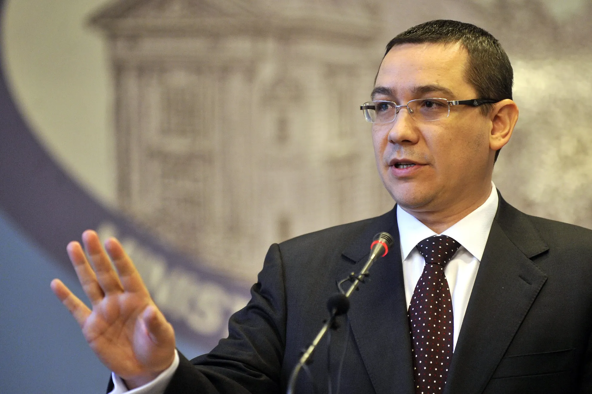 Victor Ponta, după scandalul din PSD: "Singura care s-a salvat este Firea"