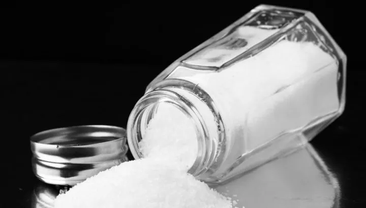De ce să pui puțină sare în șampon: răspunsul te va uimi