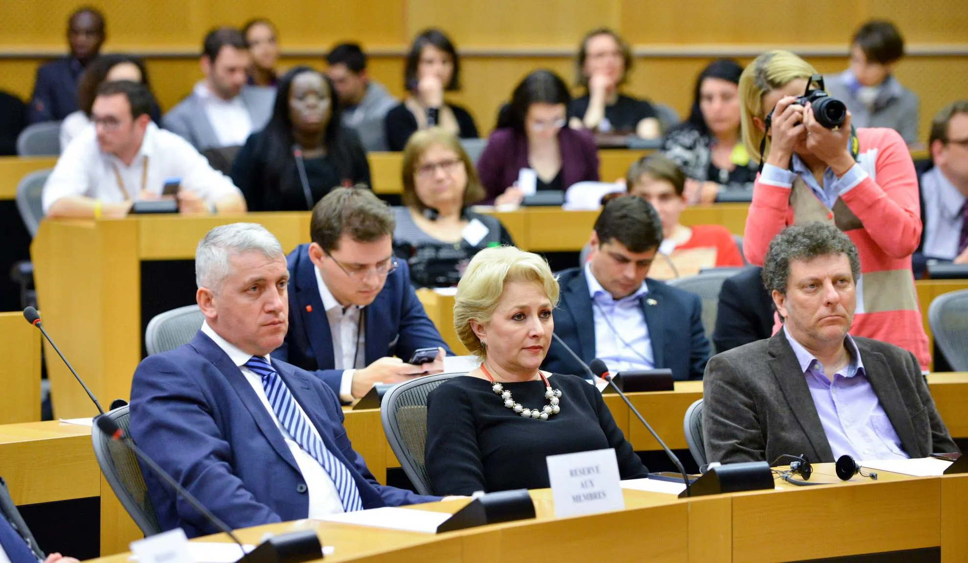 Mai multe ONG-uri îi cer lui Dăncilă măsuri urgente pentru organizarea corectă a referendumului
