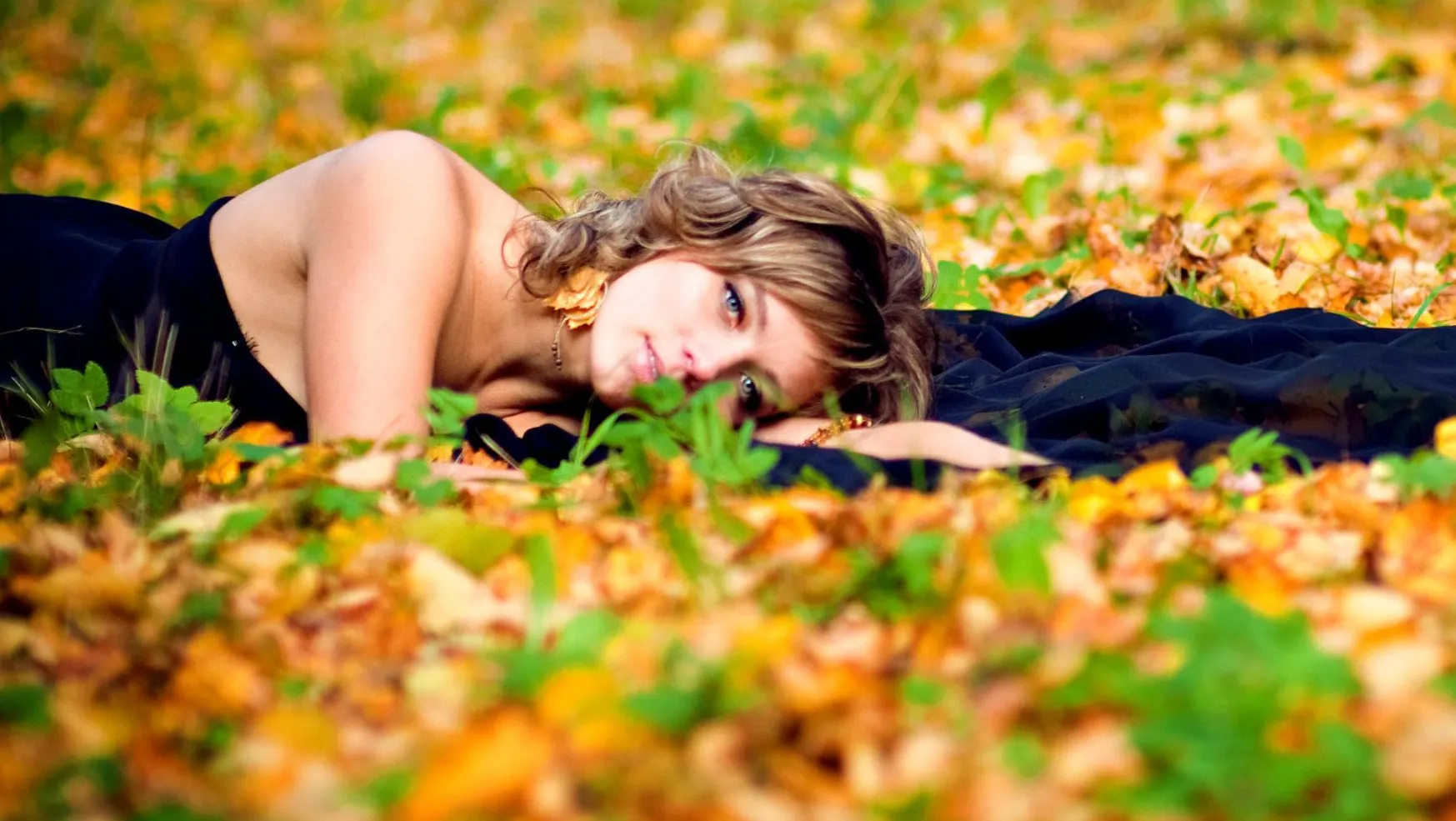 Sexul toamna. Specialiştii explică ce se întâmplă cu cei care fac sex în această perioadă a anului