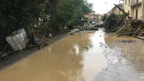 Stare de alertă în toată Italia: Este cod roşu de inundaţii. Imagini apocaliptice
