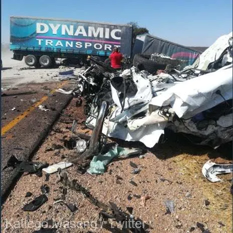 TRAGEDIE. Cel puţin 20 de persoane şi-au pierdut viaţa într-un accident rutier