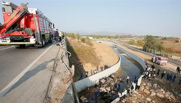 18 morţi, printre care şi copii, într-un accident în Turcia. Un camion s-a răsturnat