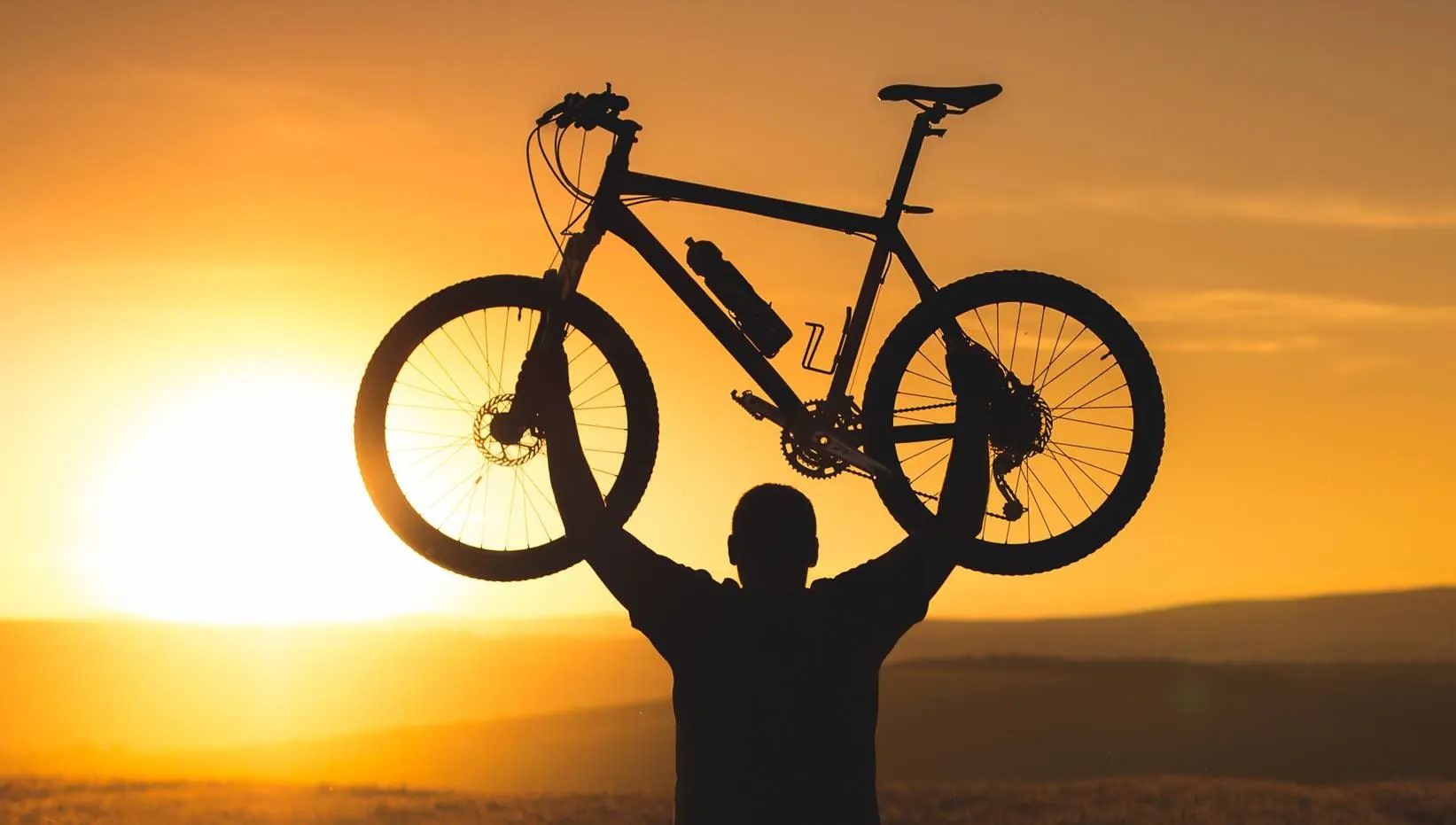 Un britanic care pedalează în jurul lumii a rămas fără bicicletă. Ghici în ce ţară i-a fost furată?