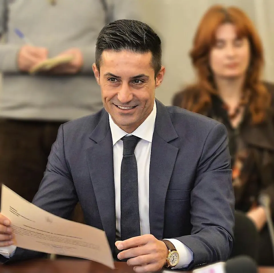 Claudiu Manda, criticat de un coleg din comisia SRI. Îl suspectează că ar fi ofiţer acoperit