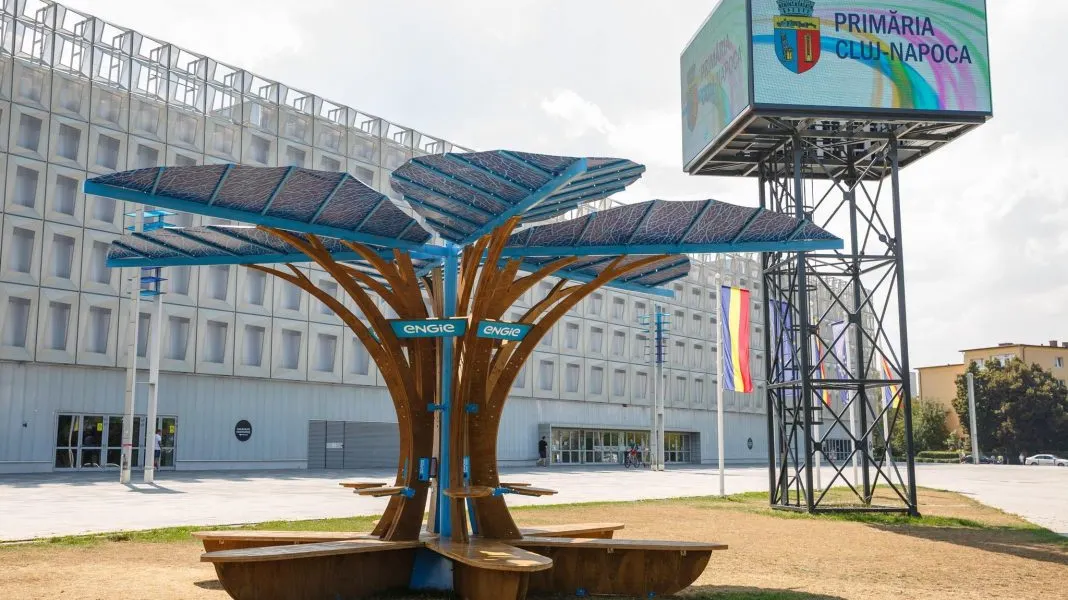 Inovaţie de domeniul SF: „arbori” care încarcă gratuit dispozitivele mobile au împânzit un oraş