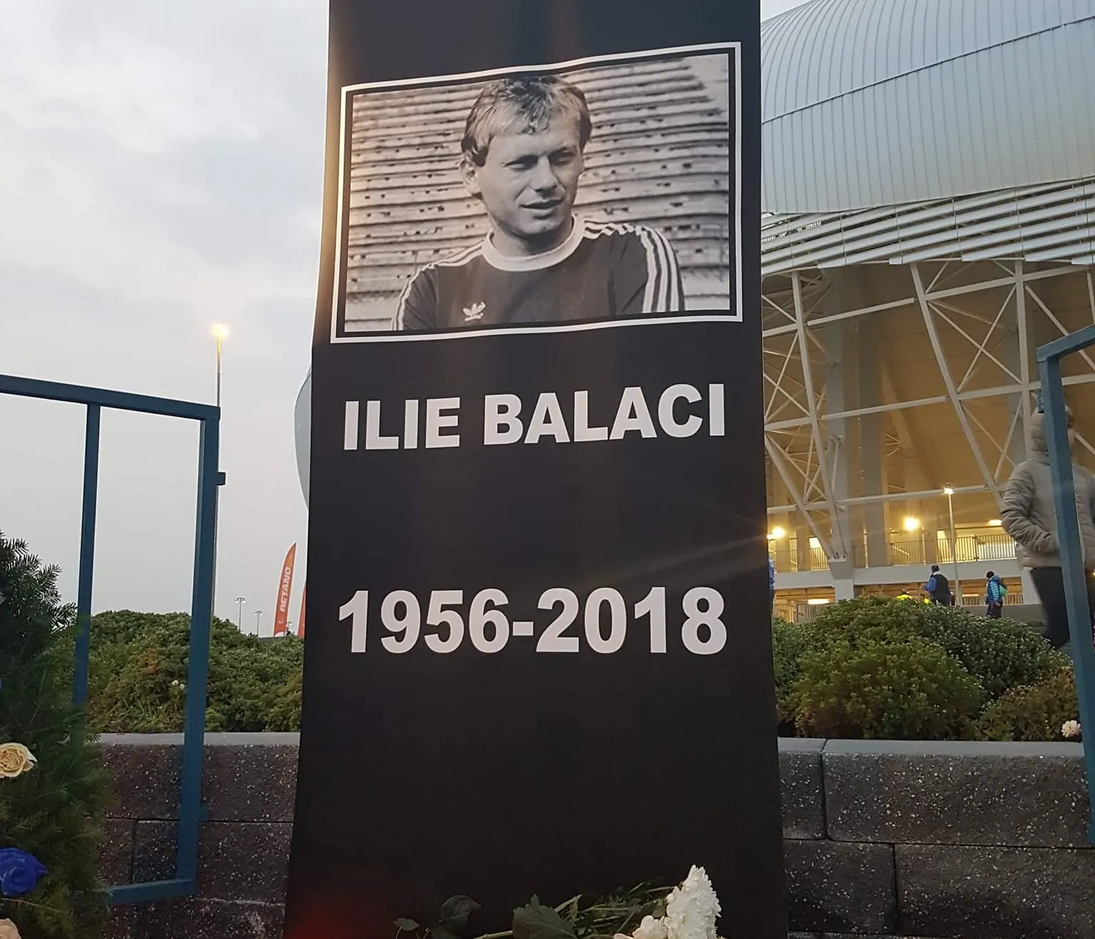 Lacrimi în Bănie! Sute de craioveni au aprins lumînări în memoria lui Ilie Balaci