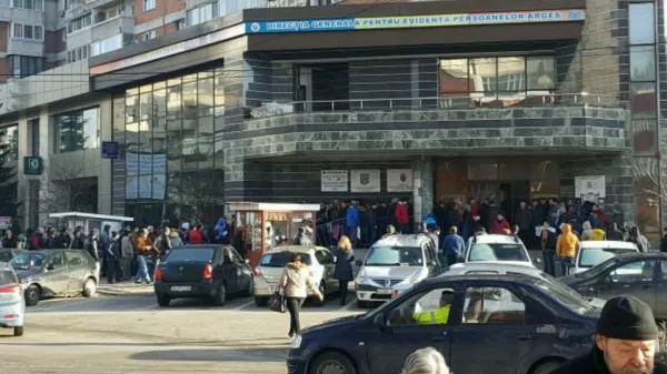 "Fabrica de permise" a fost redeschisă la Piteşti de o femeie!