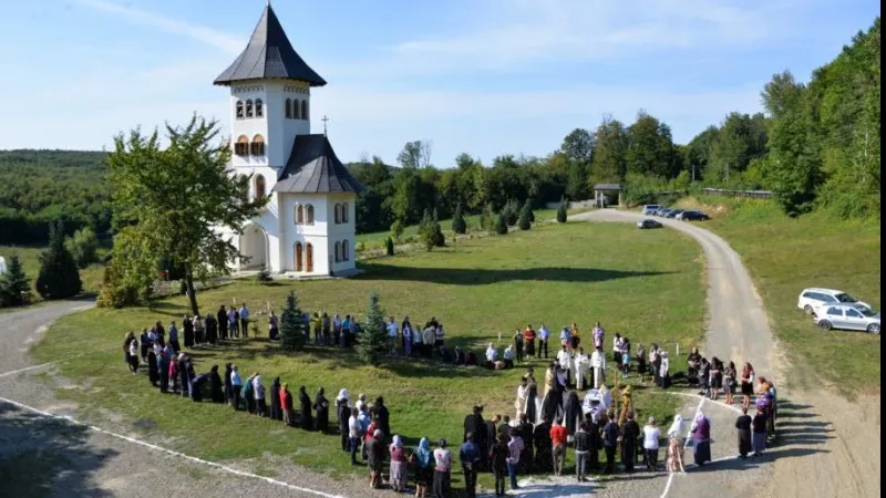 La mănăstirea Sihăstria, prezenţa la referendum a fost de 269% după prima zi!