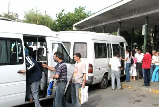 Sute de mii de oameni afectaţi, pensionarii şi transportatorii ies în stradă