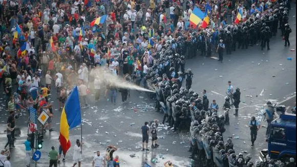 Percheziţii la domiciliul persoanelor care ar fi agresat jandarmi la protestul DIASPOREI