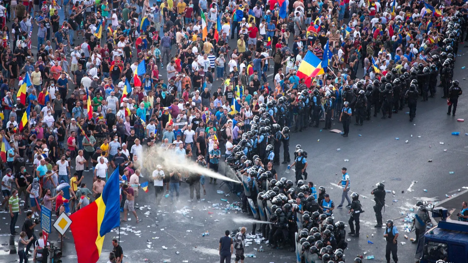 Protestatari arestaţi pentru că au agresat jandarmi la "Mitingul Diasporei" din 10 august