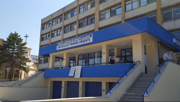 VIDEO Pacient scos cu forța din Spitalul Județean Călărași de un infirmier