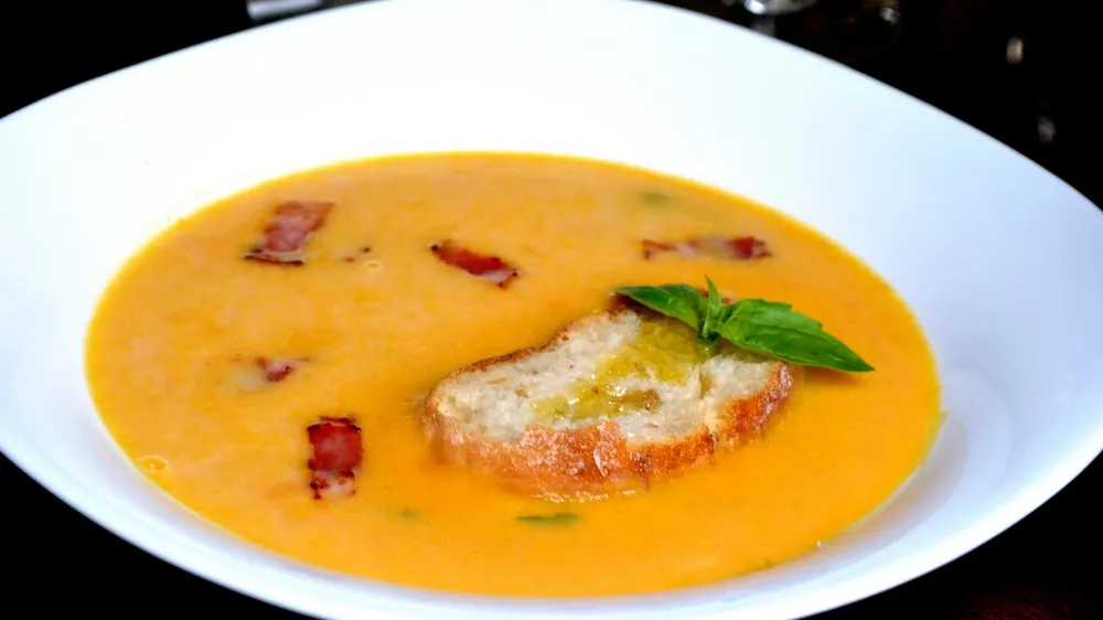 Reţeta zilei: supă cremă de dovleac. Simplu, rapid şi extrem de delicios