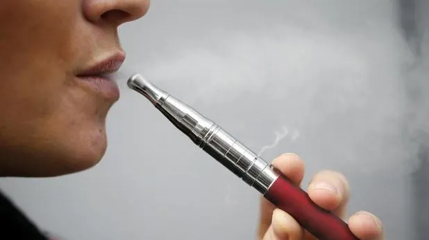 Ce se întâmplă dacă stai în apropierea unui fumător de ţigară electronică