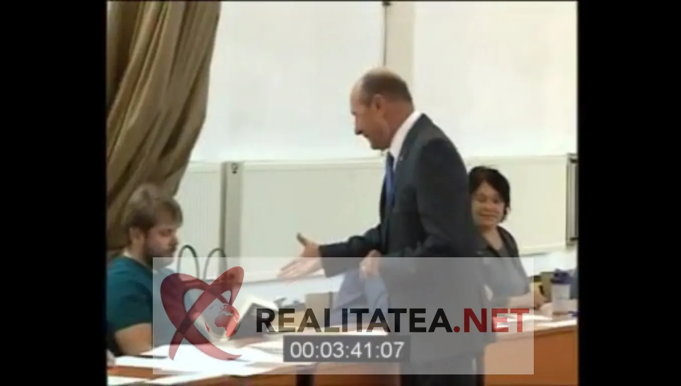 Incident neplăcut pentru Traian Băsescu la secția de votare. Reacția fostului șef de stat
