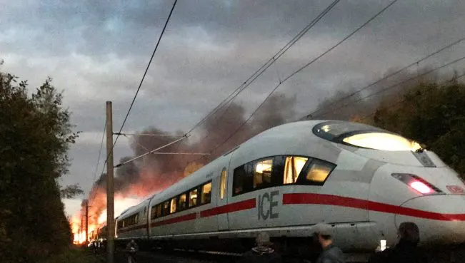MASACRU. Zeci de morţi şi răniţi după ce un tren a intrat în plină viteză într-o mulţime de oameni