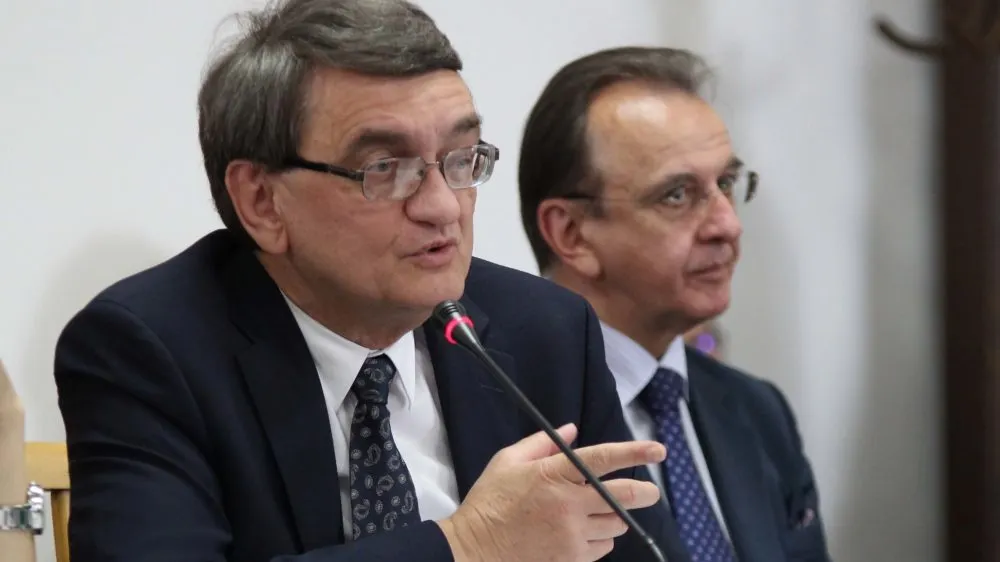 Unde îşi petrece concediul Ciorbea, omul-cheie în disputa pe OUG de modificare a legilor Justiţiei
