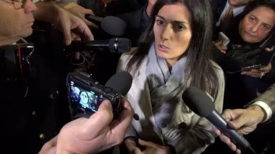 Eșecul populismului 5 Stele? Primărița Romei, contestată în stradă: ”Incapabila, incapabila!”