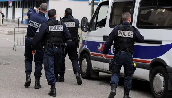 Şase indivizi care aveau în plan să-l ucidă pe Emmanuel Macron, arestaţi