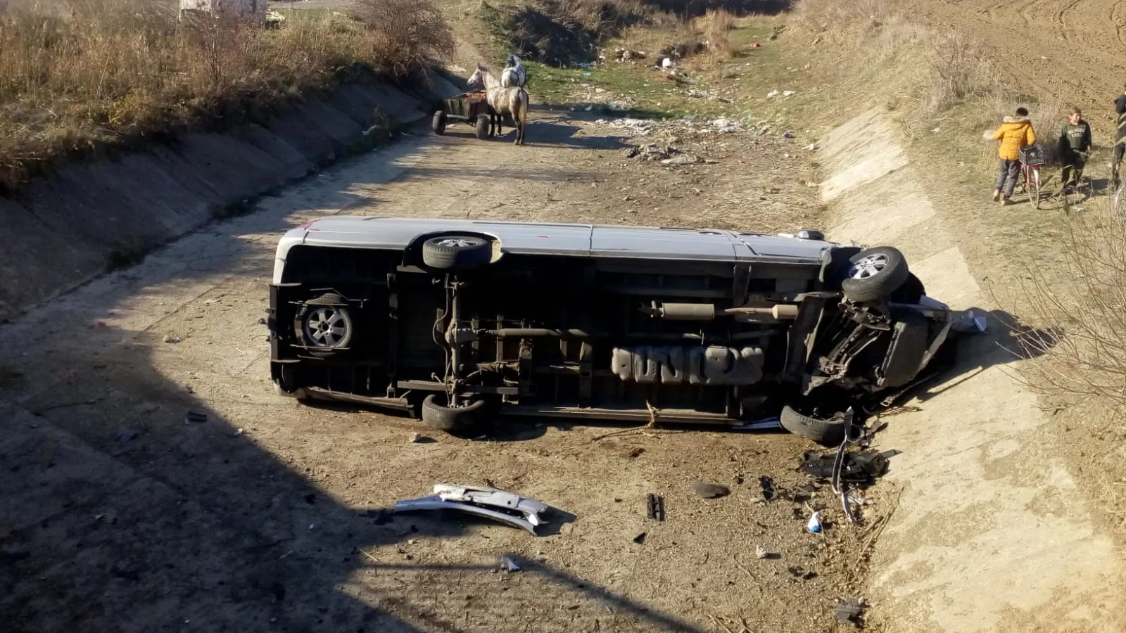 Mureş: Accident grav cu un microbuz. Sunt 10 victime