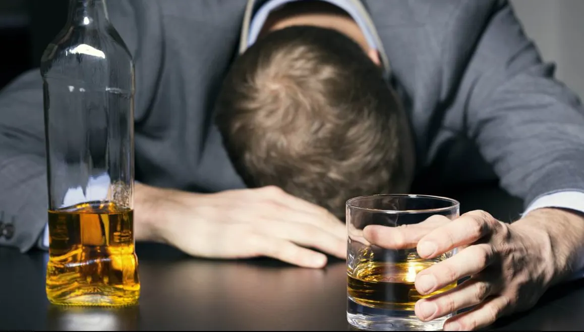 Ai băut alcool? Ce să NU faci niciodată după. Te poate UCIDE