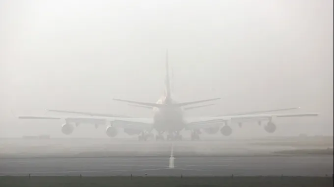 Ceața densă întrerupe traficul pe Aeroportul Henri Coandă