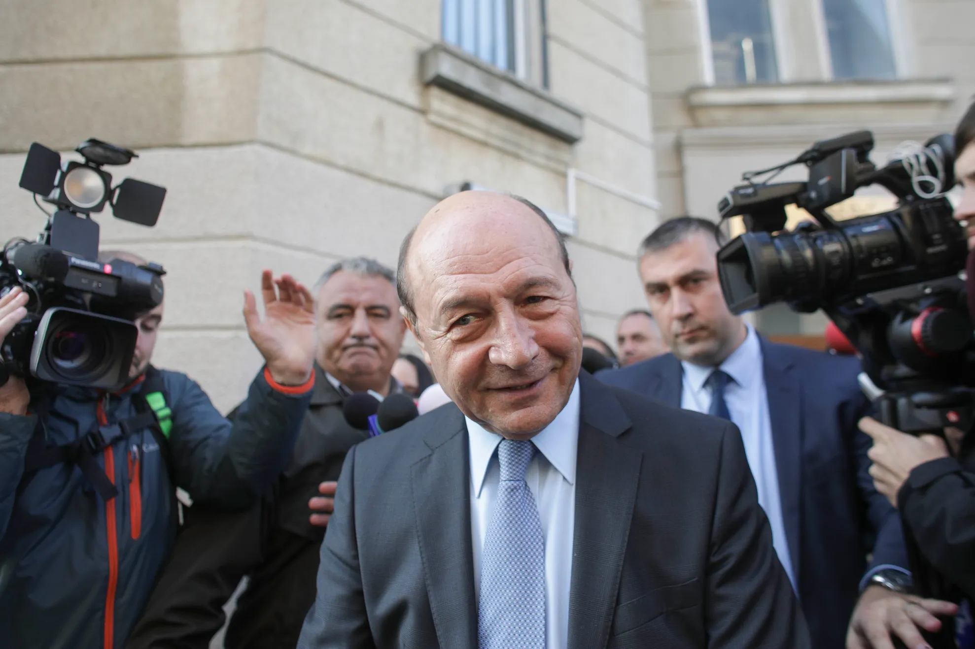 Băsescu aruncă în aer scena politică. Ce mesaje trimit ambsadorii statelor UE în țările de origine